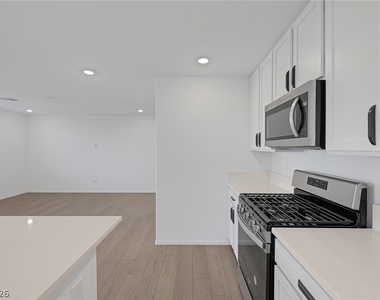9514 Wayfarer Seek Court - Photo Thumbnail 13