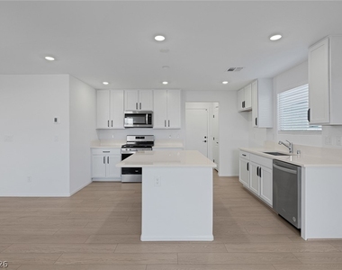 9514 Wayfarer Seek Court - Photo Thumbnail 8