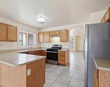 6526 Blooming Sun Court - Photo Thumbnail 10