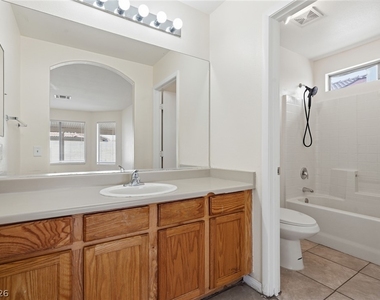 6526 Blooming Sun Court - Photo Thumbnail 15