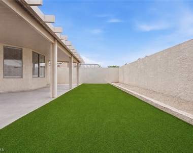 6526 Blooming Sun Court - Photo Thumbnail 4