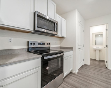 4826 Wine Ridge Avenue - Photo Thumbnail 7