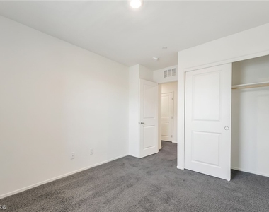 4826 Wine Ridge Avenue - Photo Thumbnail 13