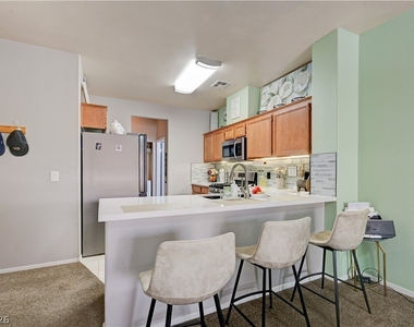 2050 N Los Feliz Street - Photo Thumbnail 17