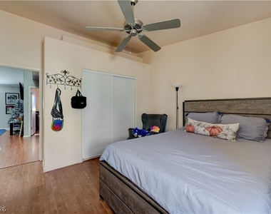 2050 N Los Feliz Street - Photo Thumbnail 51