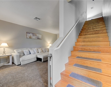 2050 N Los Feliz Street - Photo Thumbnail 15