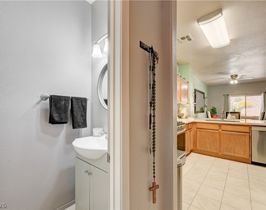 2050 N Los Feliz Street - Photo Thumbnail 26