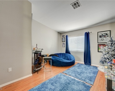 2050 N Los Feliz Street - Photo Thumbnail 28
