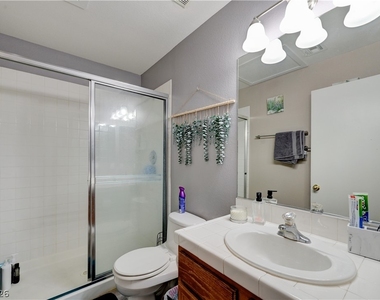 2050 N Los Feliz Street - Photo Thumbnail 49