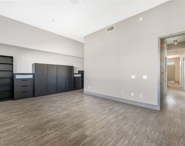 2775 W Pebble Road - Photo Thumbnail 12