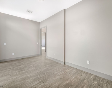 2775 W Pebble Road - Photo Thumbnail 20