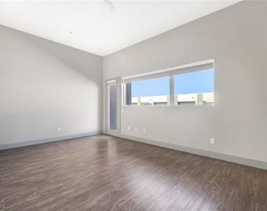 2775 W Pebble Road - Photo Thumbnail 13