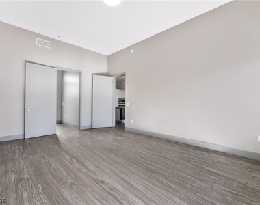 2775 W Pebble Road - Photo Thumbnail 9