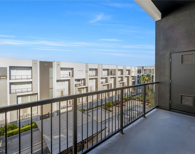 2775 W Pebble Road - Photo Thumbnail 16