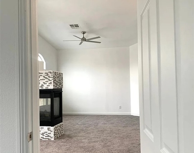 8710 Horizon Wind Avenue - Photo Thumbnail 14