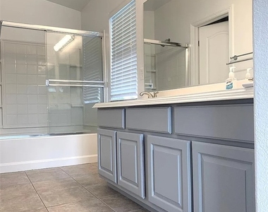 8710 Horizon Wind Avenue - Photo Thumbnail 13