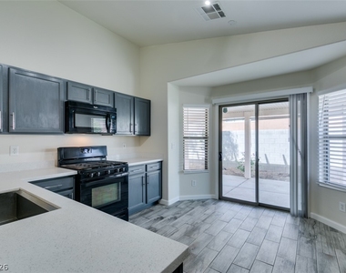 6763 Bison Creek Street - Photo Thumbnail 17