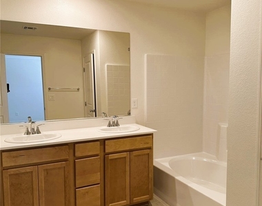 4154 Scarlet Cob Avenue - Photo Thumbnail 10