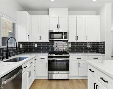 917 Lord Crewe Street - Photo Thumbnail 8