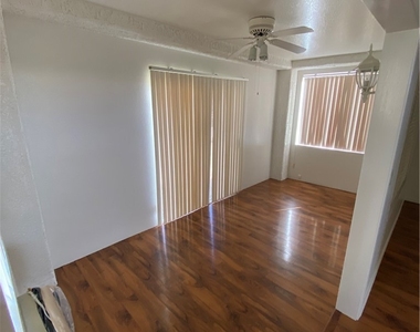 9012 Starmount Drive - Photo Thumbnail 8