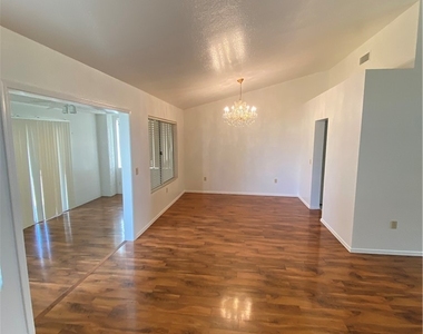 9012 Starmount Drive - Photo Thumbnail 3