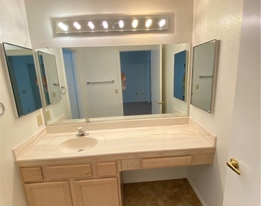 9012 Starmount Drive - Photo Thumbnail 12