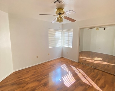 9012 Starmount Drive - Photo Thumbnail 15