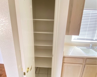 9012 Starmount Drive - Photo Thumbnail 6