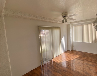 9012 Starmount Drive - Photo Thumbnail 7
