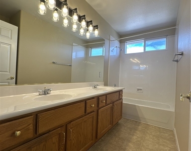 10876 Fishers Island Street - Photo Thumbnail 20