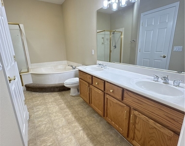 10876 Fishers Island Street - Photo Thumbnail 12