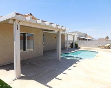 400 Opal Drive - Photo Thumbnail 6