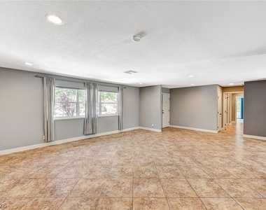 4153 Woodcrest Road - Photo Thumbnail 9