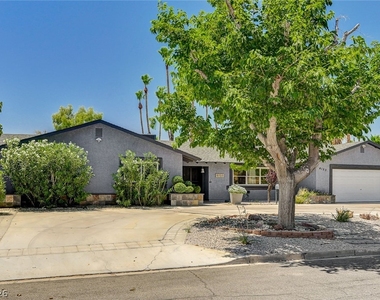 4153 Woodcrest Road - Photo Thumbnail 4