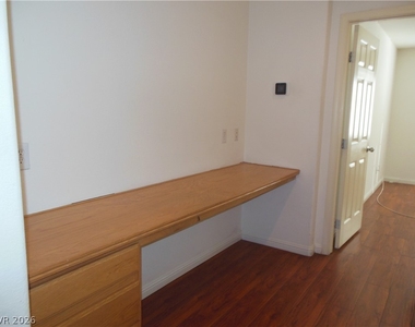 7571 Redwood Point Street - Photo Thumbnail 10