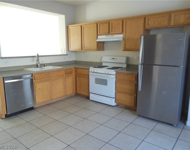 7571 Redwood Point Street - Photo Thumbnail 4