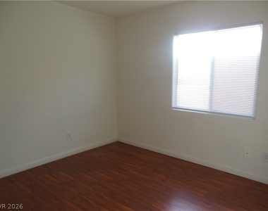 7571 Redwood Point Street - Photo Thumbnail 9
