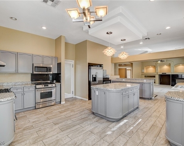4737 Stavanger Lane - Photo Thumbnail 10