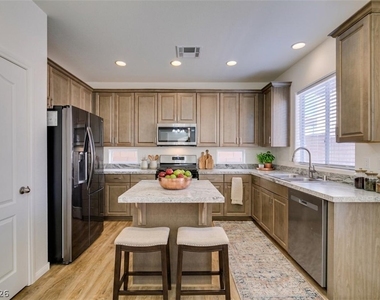 685 Taliput Palm Place - Photo Thumbnail 24