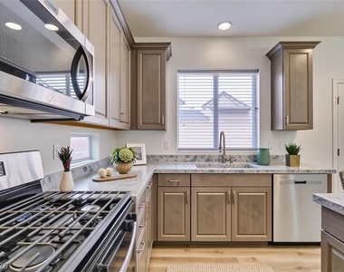 685 Taliput Palm Place - Photo Thumbnail 28