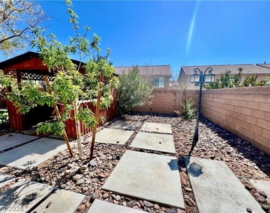 8667 Moon Crater Avenue - Photo Thumbnail 38