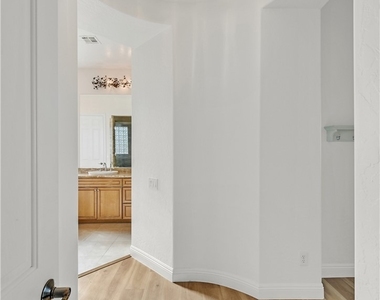2184 Pont National Drive - Photo Thumbnail 12