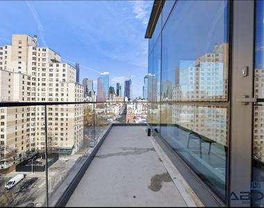 556 Baltic Street - Photo Thumbnail 7