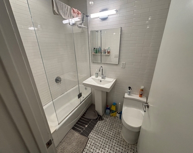 West 48th Street - Photo Thumbnail 8