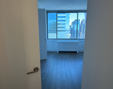 West 47th Street - Photo Thumbnail 2
