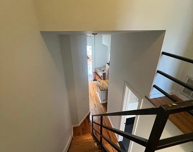 97 Cornelia Street - Photo Thumbnail 3
