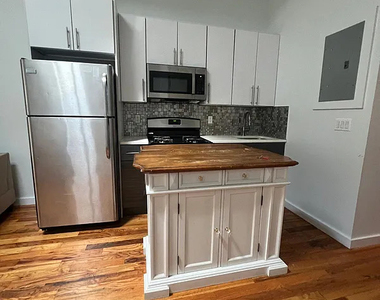 97 Cornelia Street - Photo Thumbnail 2