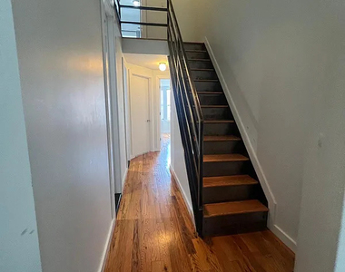 97 Cornelia Street - Photo Thumbnail 8