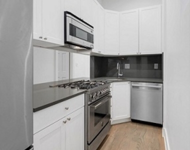 East 31st Street And Madison Avenue - Photo Thumbnail 5