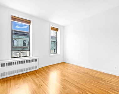 226 East 25th Street 5D - Photo Thumbnail 3